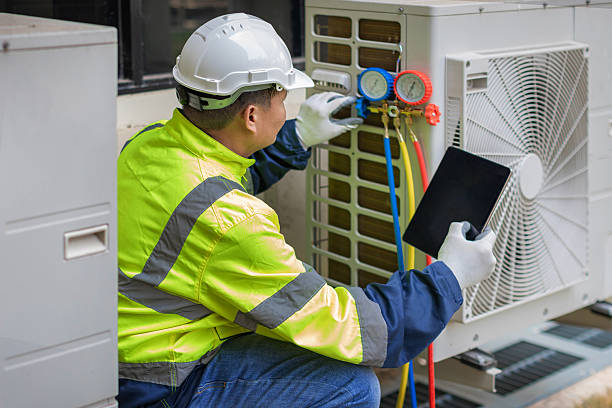 Professional Hvac technician working in Mansfield, TX